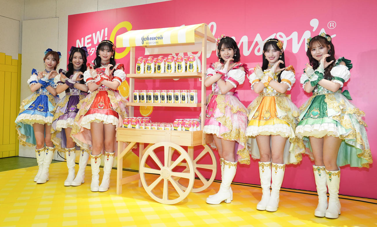 超ときめき■宣伝部。左から辻野かなみ、杏ジュリア、坂井仁香、小泉遥香、菅田愛貴、吉川ひより（2025年10月撮影）（■はハートマーク）