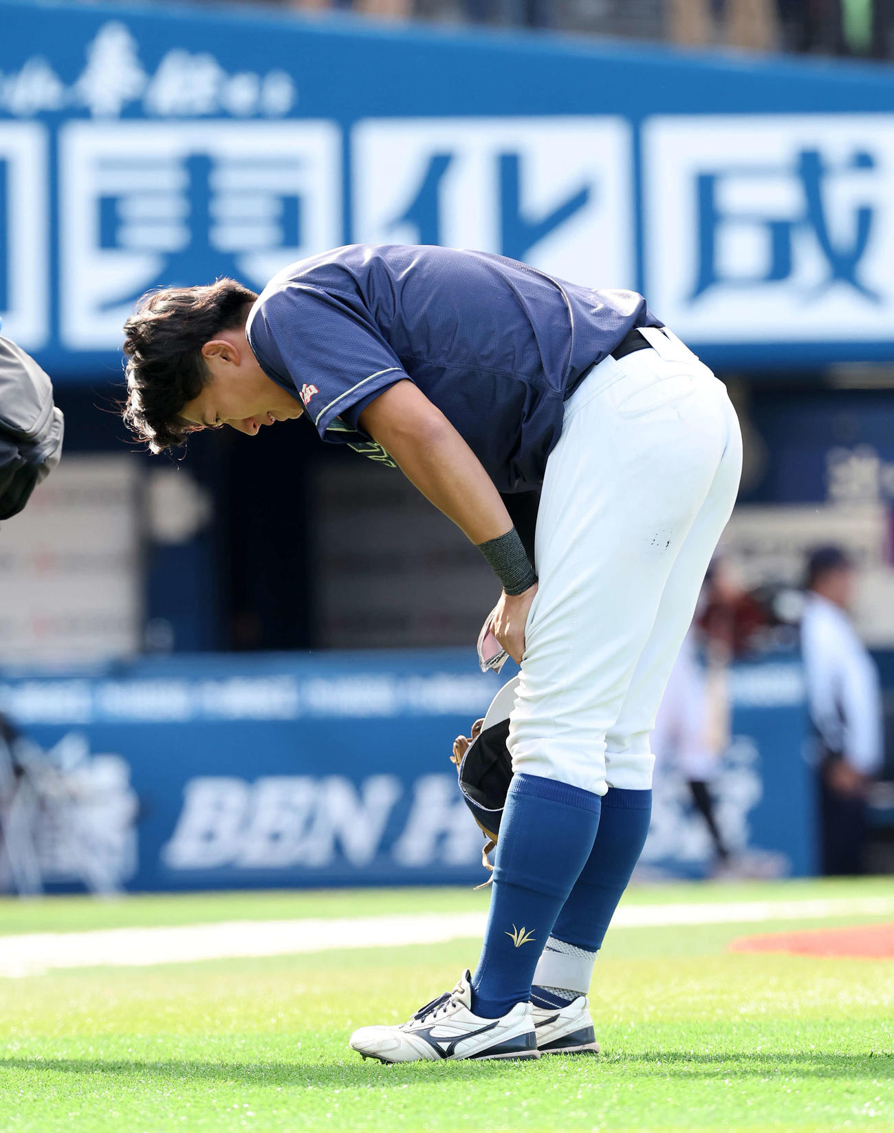 創価大対神奈川大　敗退し応援席にあいさつする創価大・立石（撮影・鈴木正人）