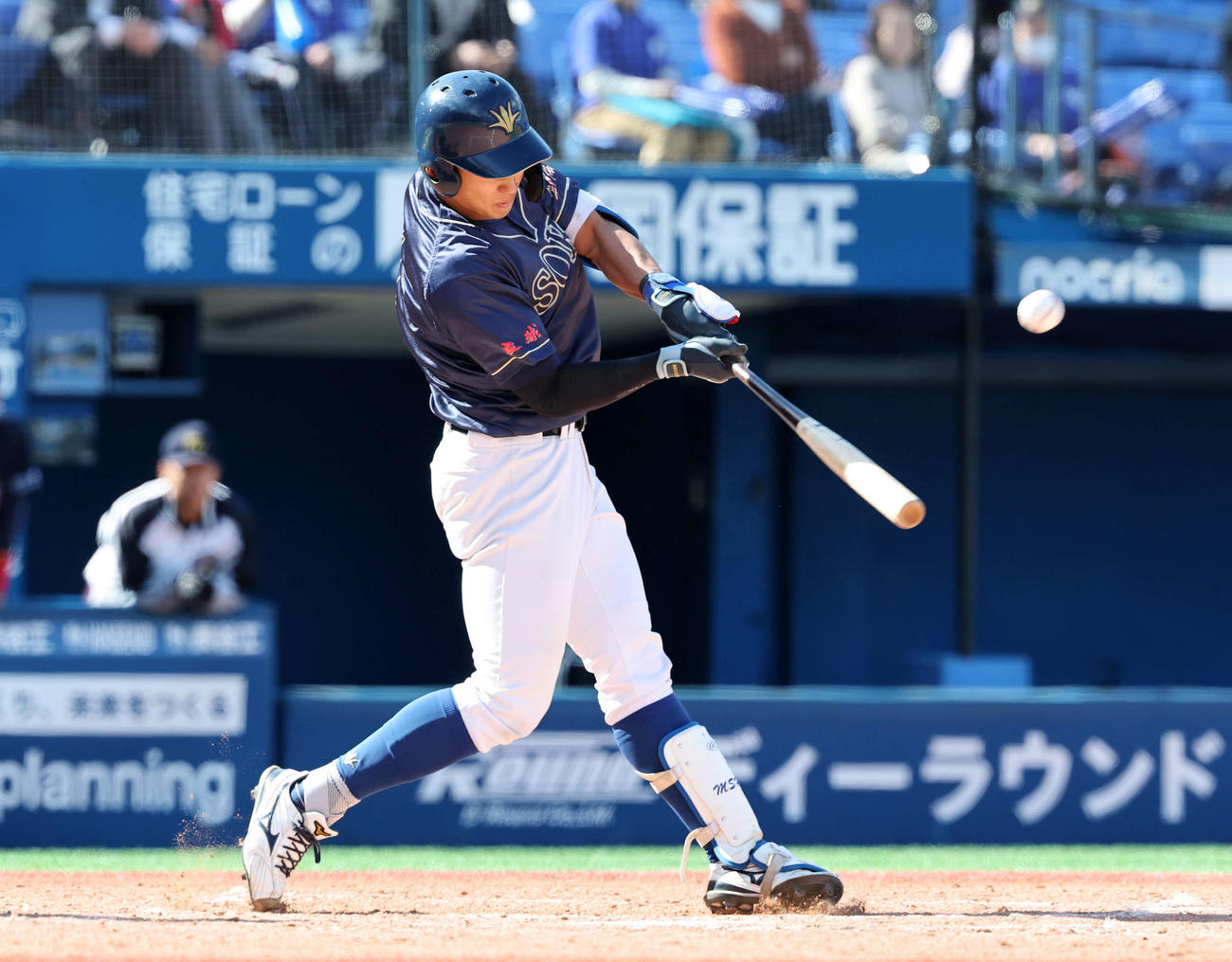 創価大対神奈川大　4回表創価大1死二塁、立石は中飛（撮影・鈴木正人）