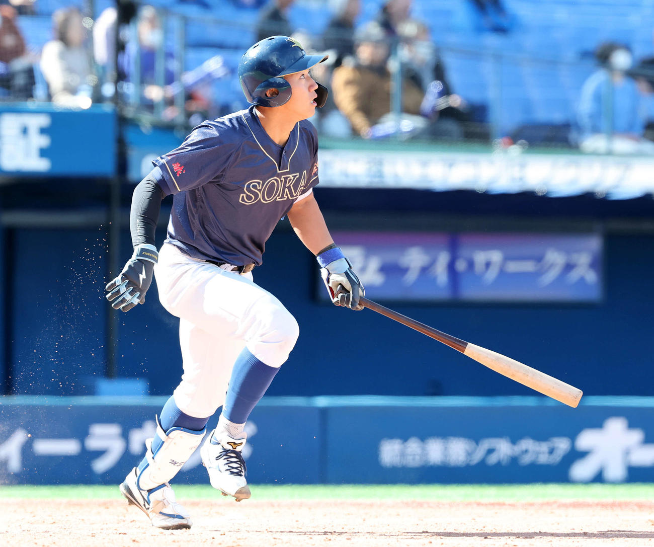創価大対神奈川大　4回表創価大1死二塁、立石は中飛（撮影・鈴木正人）