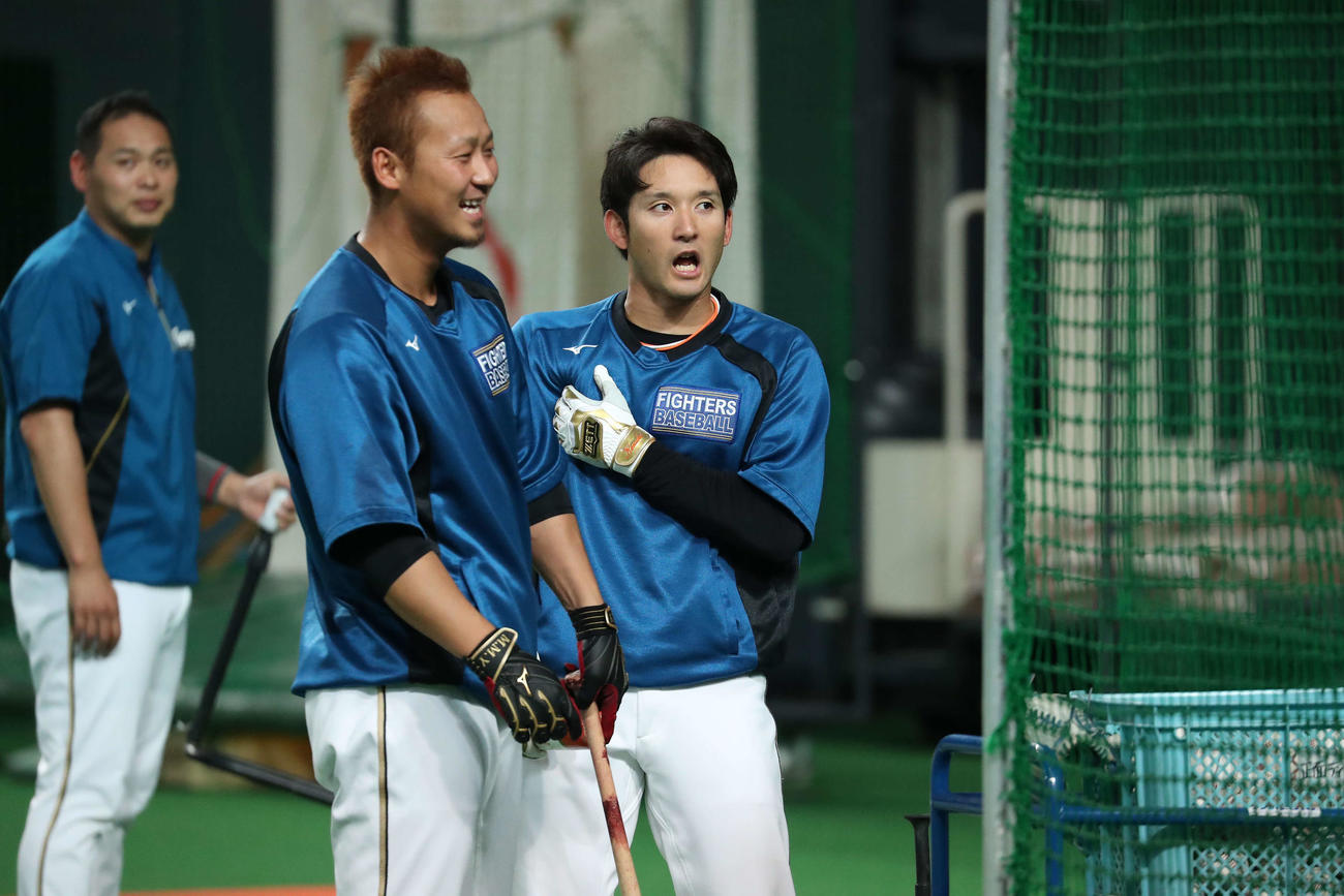 日本ハム時代の中田翔（左）と杉谷拳士氏