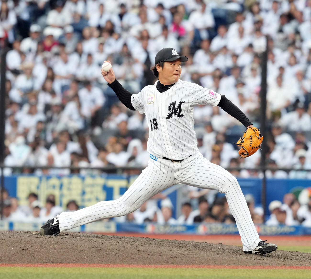 10月5日　ロッテ対ソフトバンク　7回からマウンドに上がったロッテ二木康太