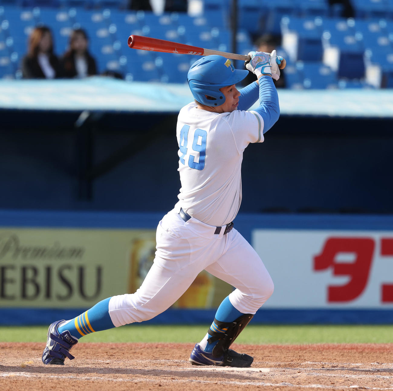 立大対東大、4回裏東大2死、スタンリーは右前安打を放つ（撮影・柴田隆二）