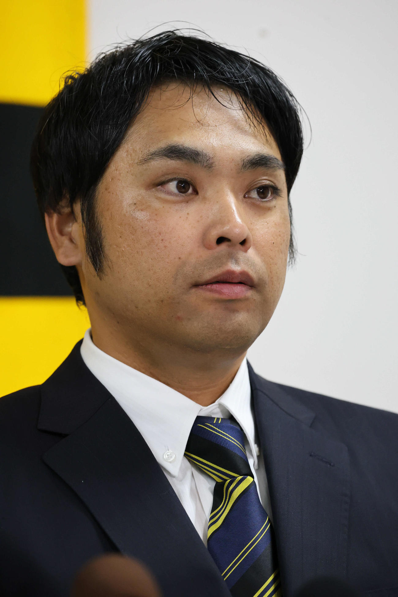 就任会見で桑原新投手コーチは抱負を語る（撮影・西尾就之）