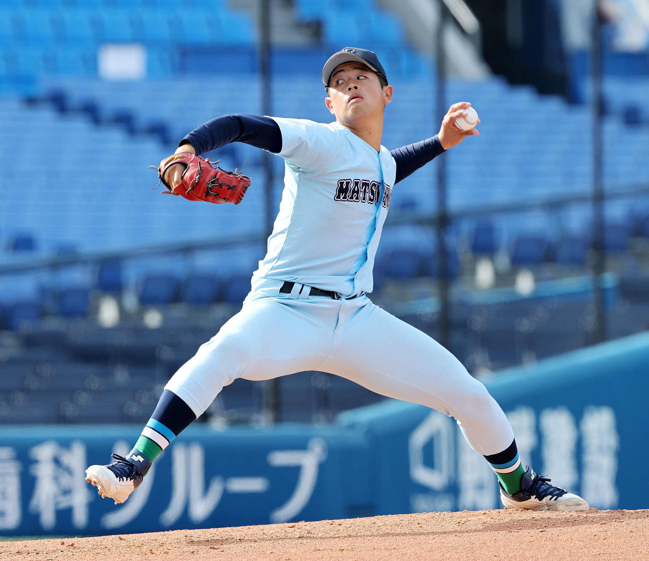 松本大対杏林大　力投する松本大・小鷹（撮影・鈴木正人）