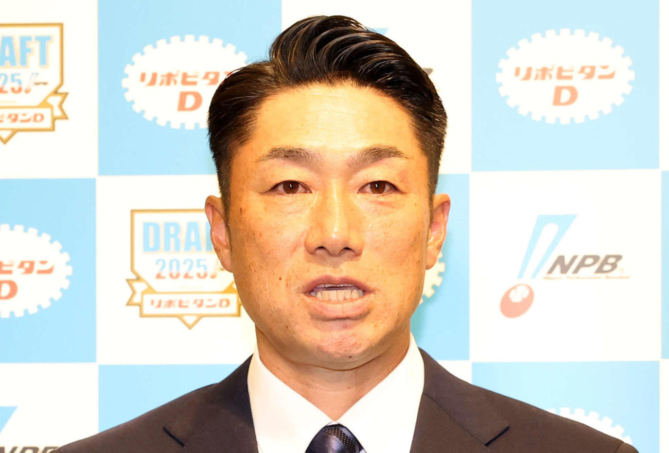 DeNA相川新監督（2025年10月23日撮影）