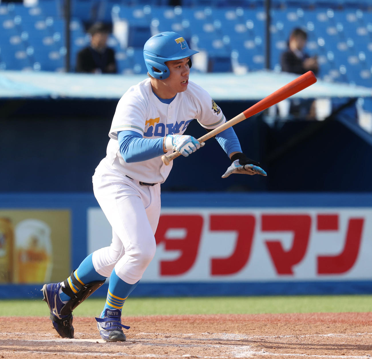 立大対東大、4回裏東大2死、スタンリーは右前安打を放つ（撮影・柴田隆二）
