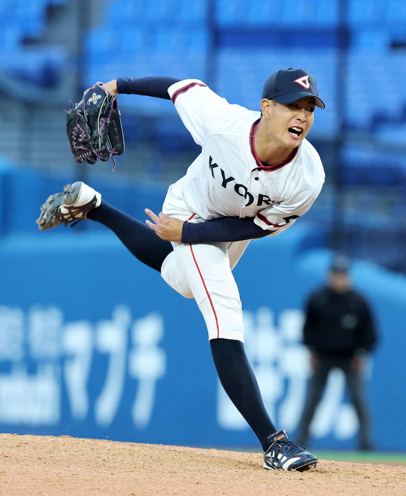 松本大対杏林大　力投する杏林大・岩井（撮影・鈴木正人）