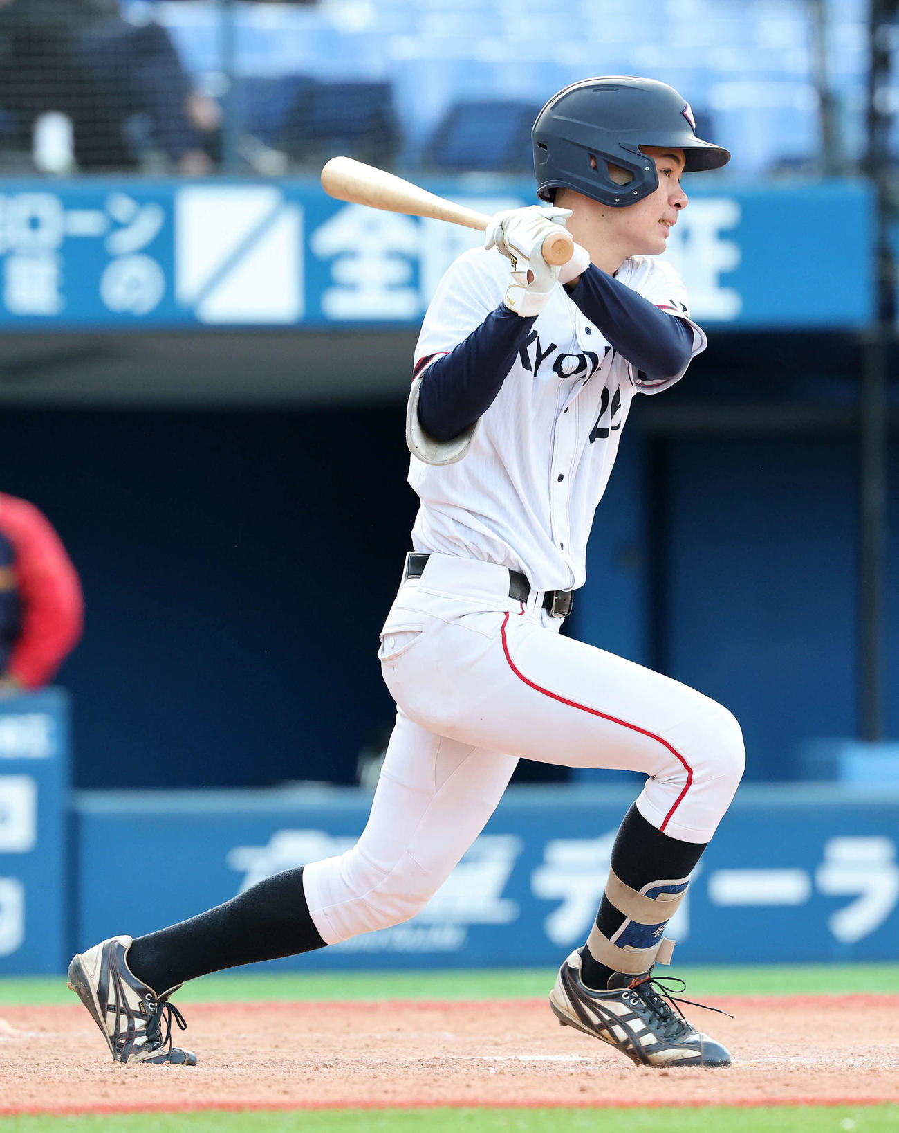 松本大対杏林大　5回裏杏林大1死満塁、長田は右前適時打を放つ（撮影・鈴木正人）