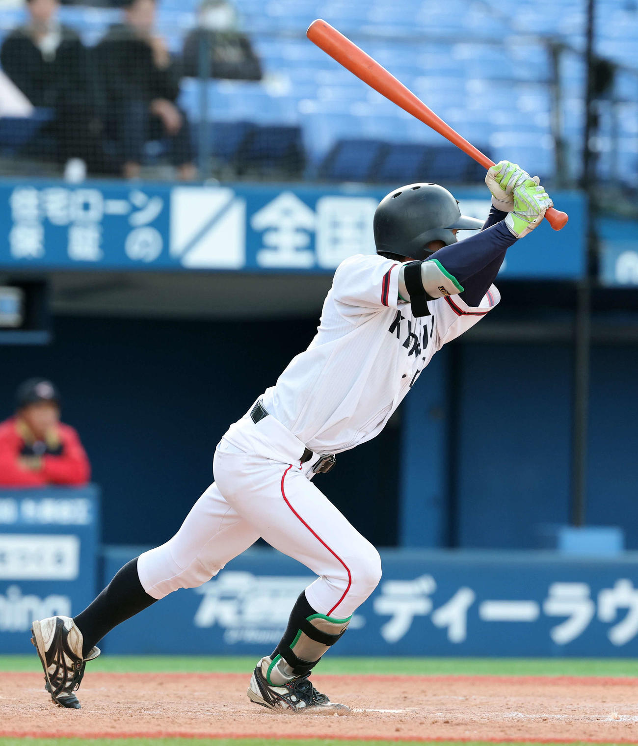 松本大対杏林大　5回裏杏林大1死一、二塁、高橋は左前適時打を放つ（撮影・鈴木正人）