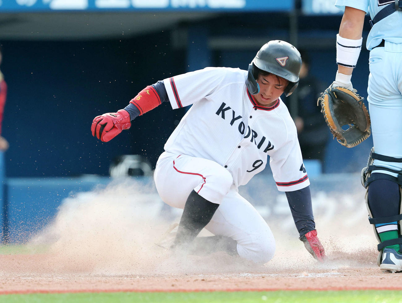 松本大対杏林大　5回裏杏林大1死一、二塁、高橋の左前適時打で井土が生還（撮影・鈴木正人）