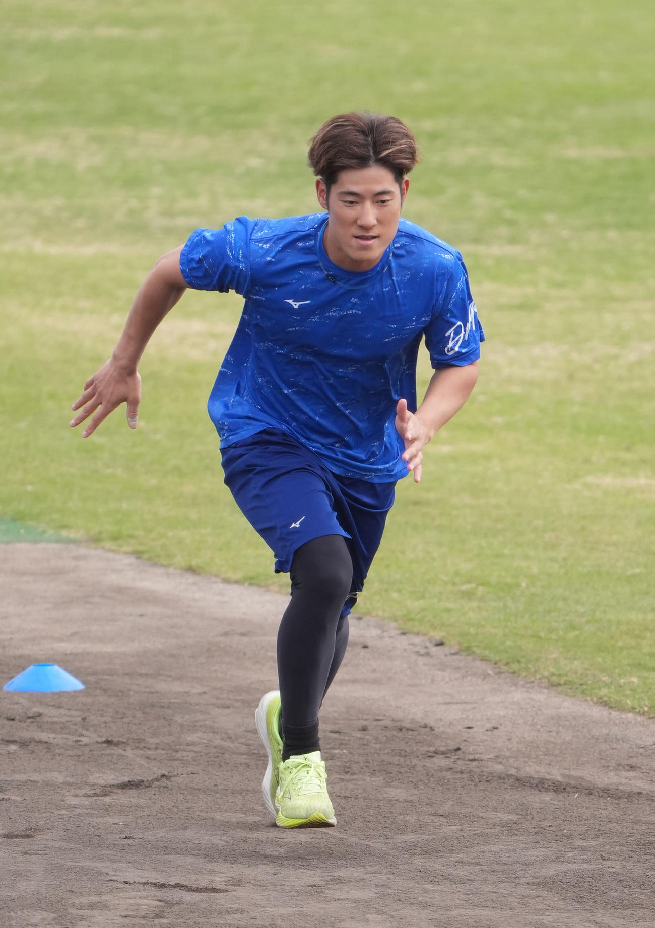 ランニングをする上林（撮影・森本幸一）