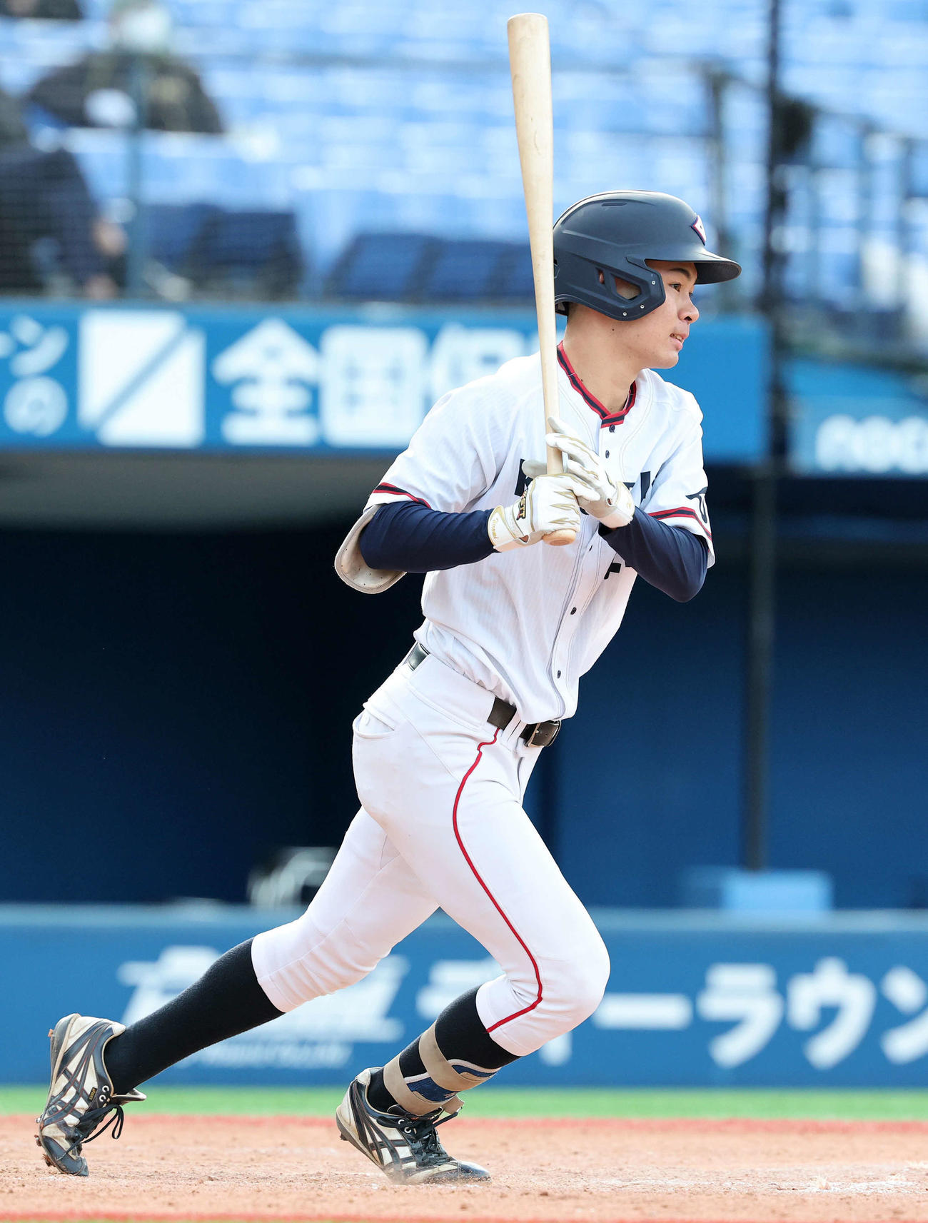 松本大対杏林大　5回裏杏林大1死満塁、長田は右前適時打を放つ（撮影・鈴木正人）
