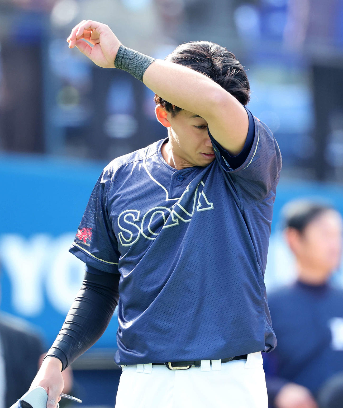創価対神奈川大　敗退し涙ぐむ創価大・立石（撮影・鈴木正人）