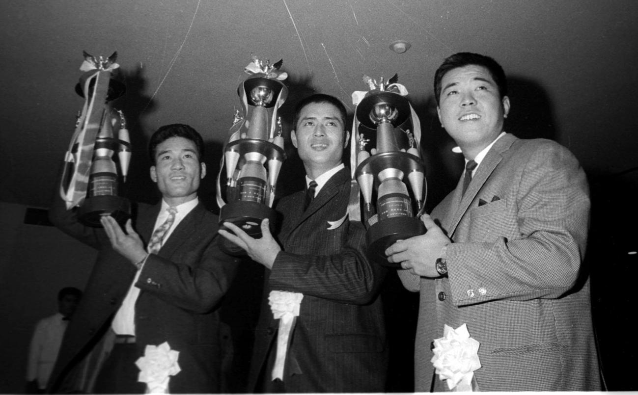1964年日刊三賞　左から広瀬叔功、王貞治、野村克也