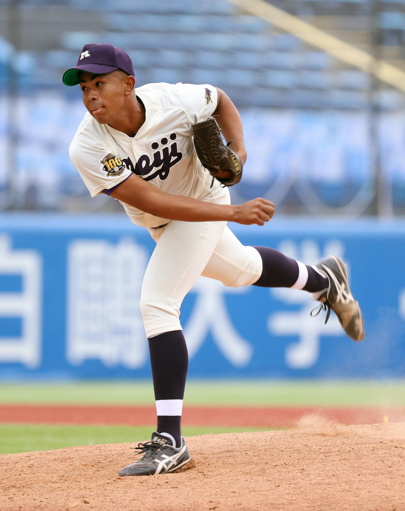 東大対明大　9回から登板した明大・三田村（撮影・柴田隆二）