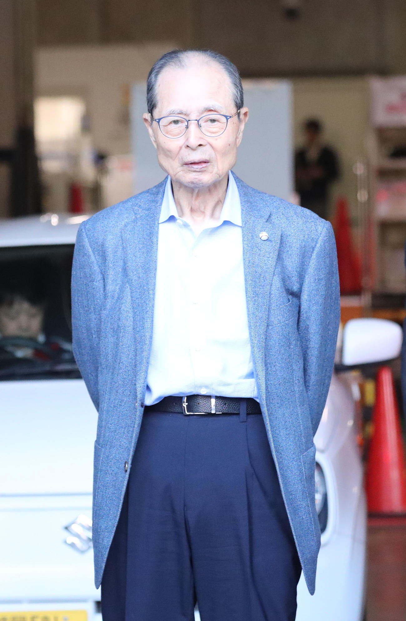 福岡市内の球団事務所を訪れた王球団会長は報道陣と話をする（撮影・梅根麻紀）