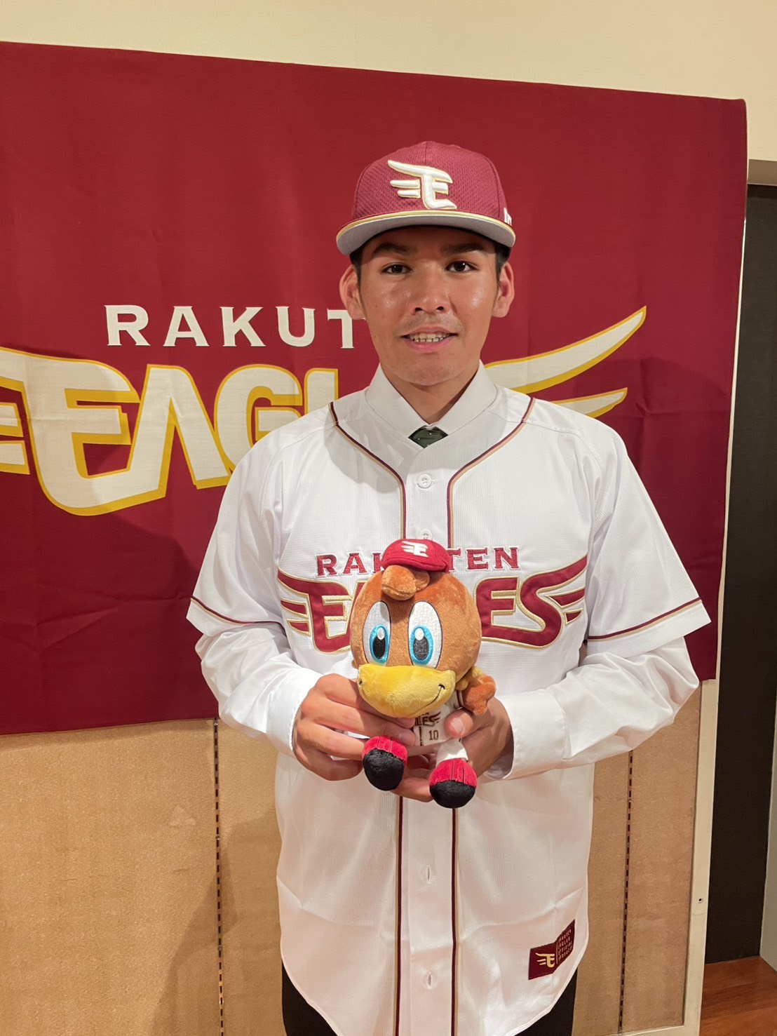 契約合意した育成ドラフト1位の日本海L富山・幌村（楽天野球団提供）