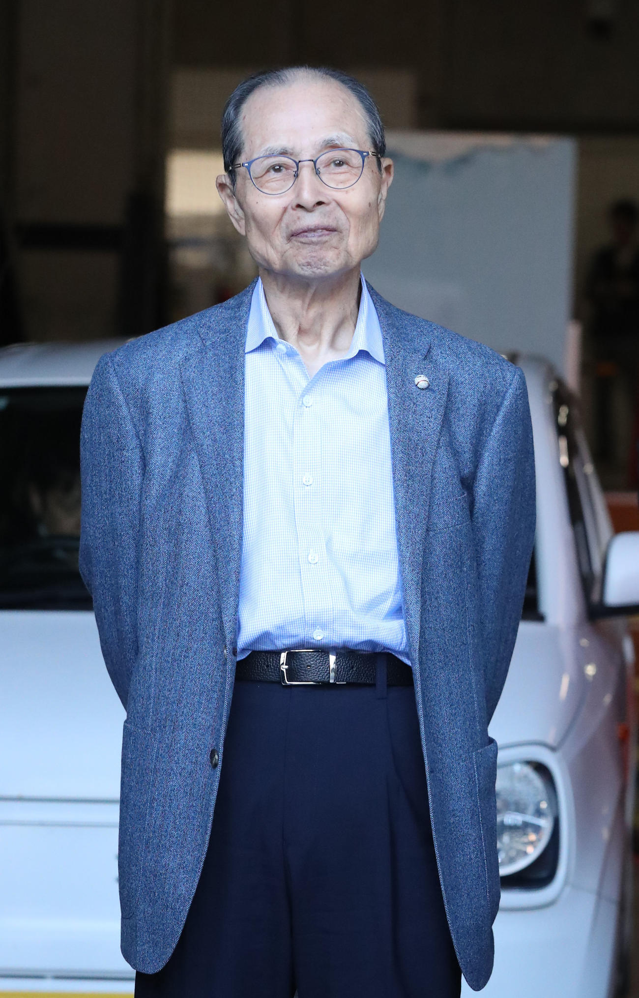 福岡市内の球団事務所を訪れた王球団会長は報道陣と話をする（撮影・梅根麻紀）