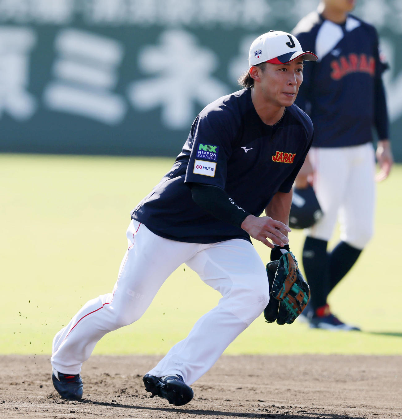 ノックを受ける野村（撮影・加藤哉）