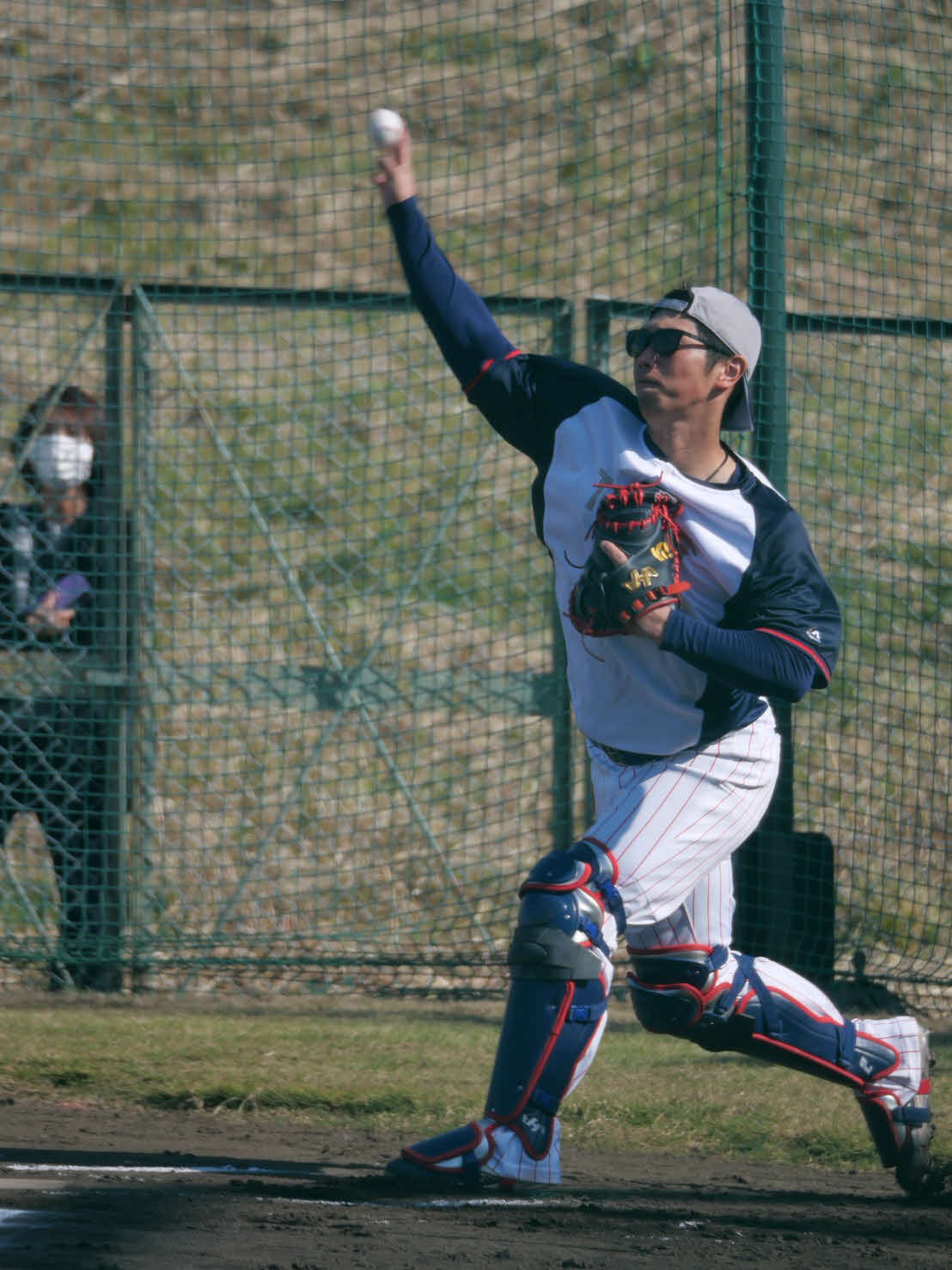 送球練習をするヤクルト古賀（撮影・上田悠太）