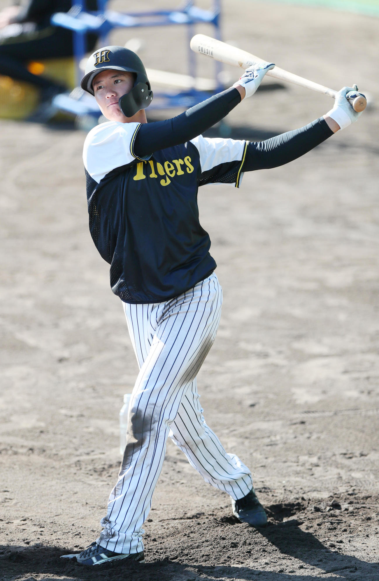 ロングティー打撃を行う阪神山田（撮影・上山淳一）