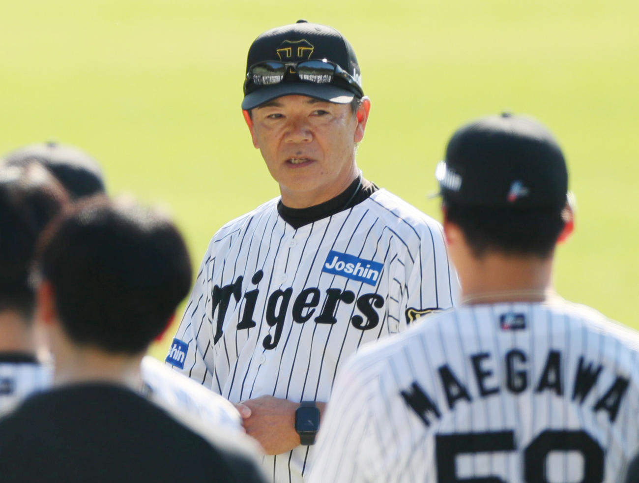 安芸の秋季キャンプ入りし選手らに話す阪神和田ヘッドコーチ（撮影・上山淳一）