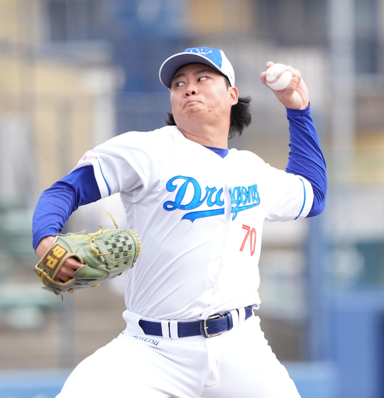 バントのみの実戦練習で登板する近藤（撮影・森本幸一）