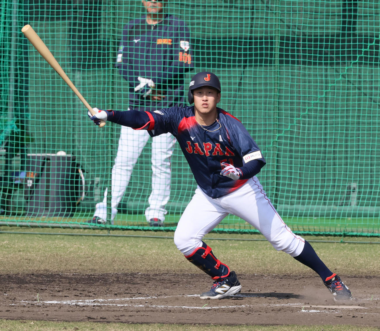 ライブBPで安打を放つ小園（撮影・加藤哉）