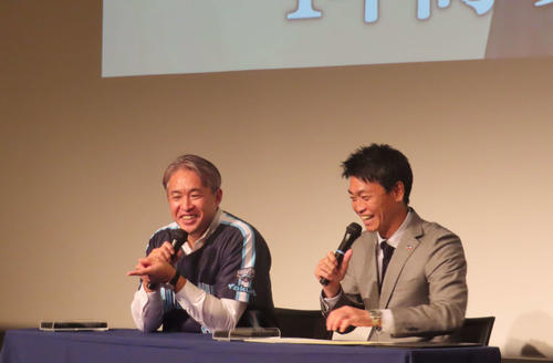 ヤクルト】青木GM特別補佐がサプライズ登場！ 五十嵐亮太氏が契約更改