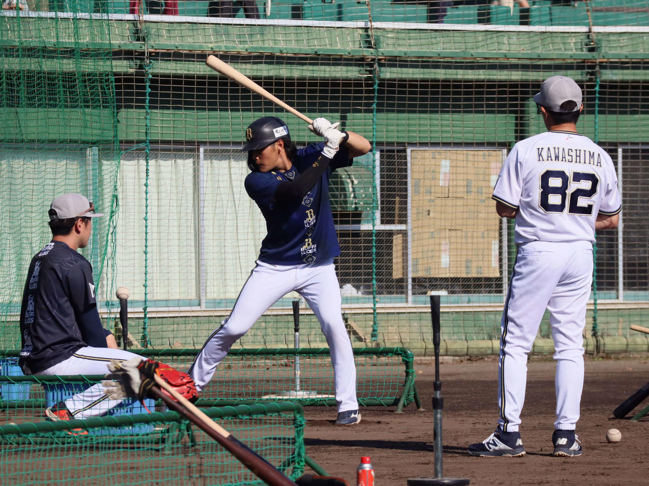 秋季キャンプで打撃練習するオリックス麦谷（撮影・村松万里子）