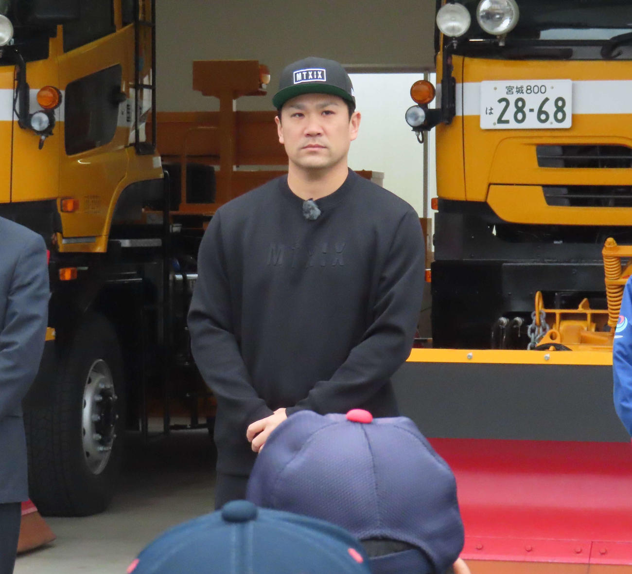 防災避難訓練に参加した巨人田中将（撮影・水谷京裕）