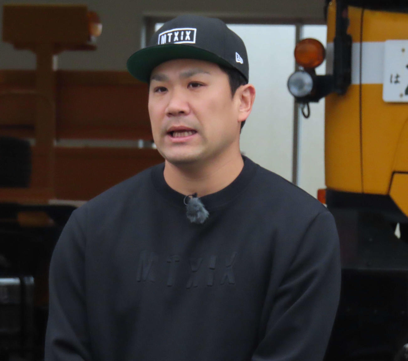 防災避難訓練に参加した巨人田中将（撮影・水谷京裕）
