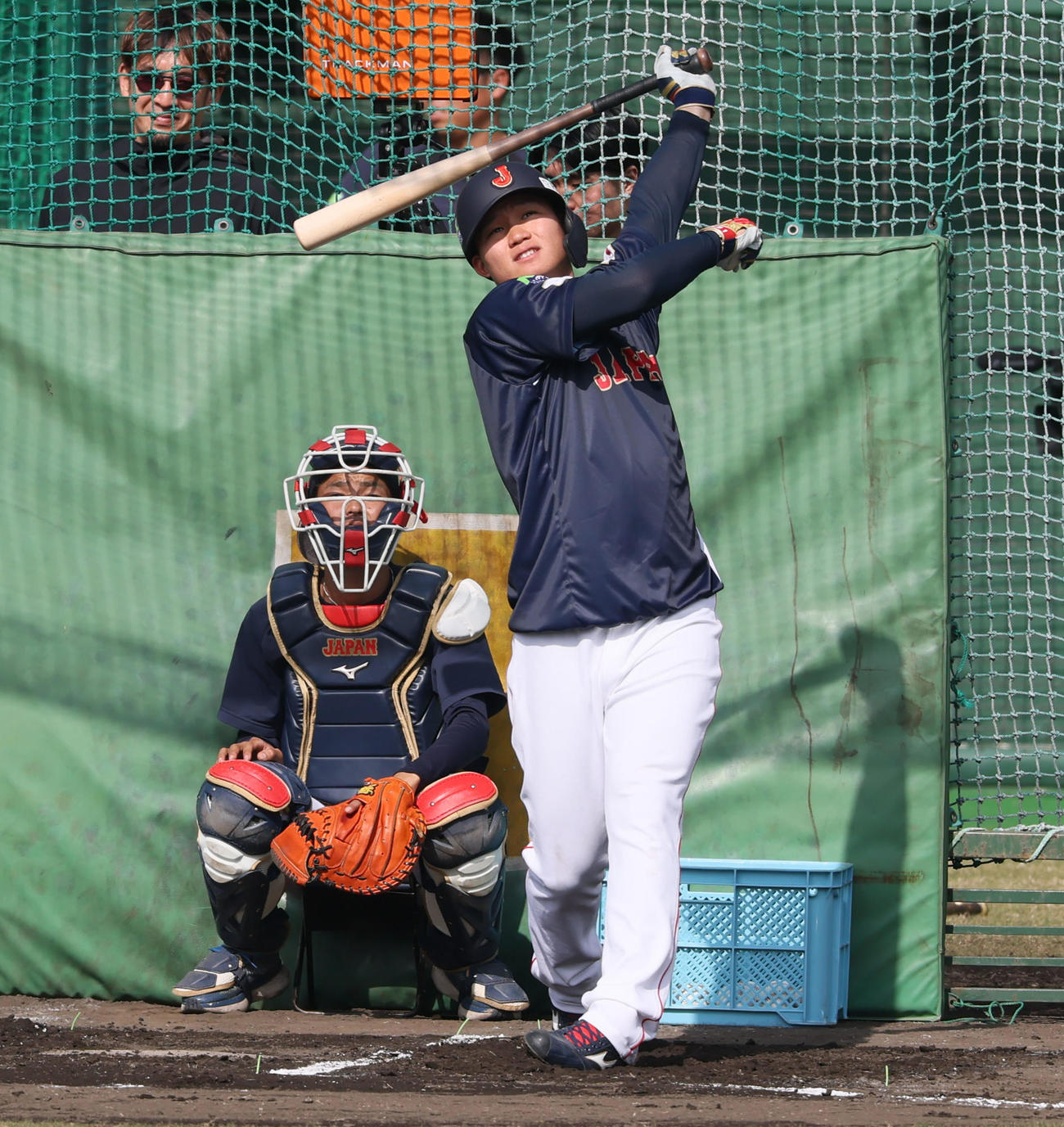 8日、打撃練習する森下