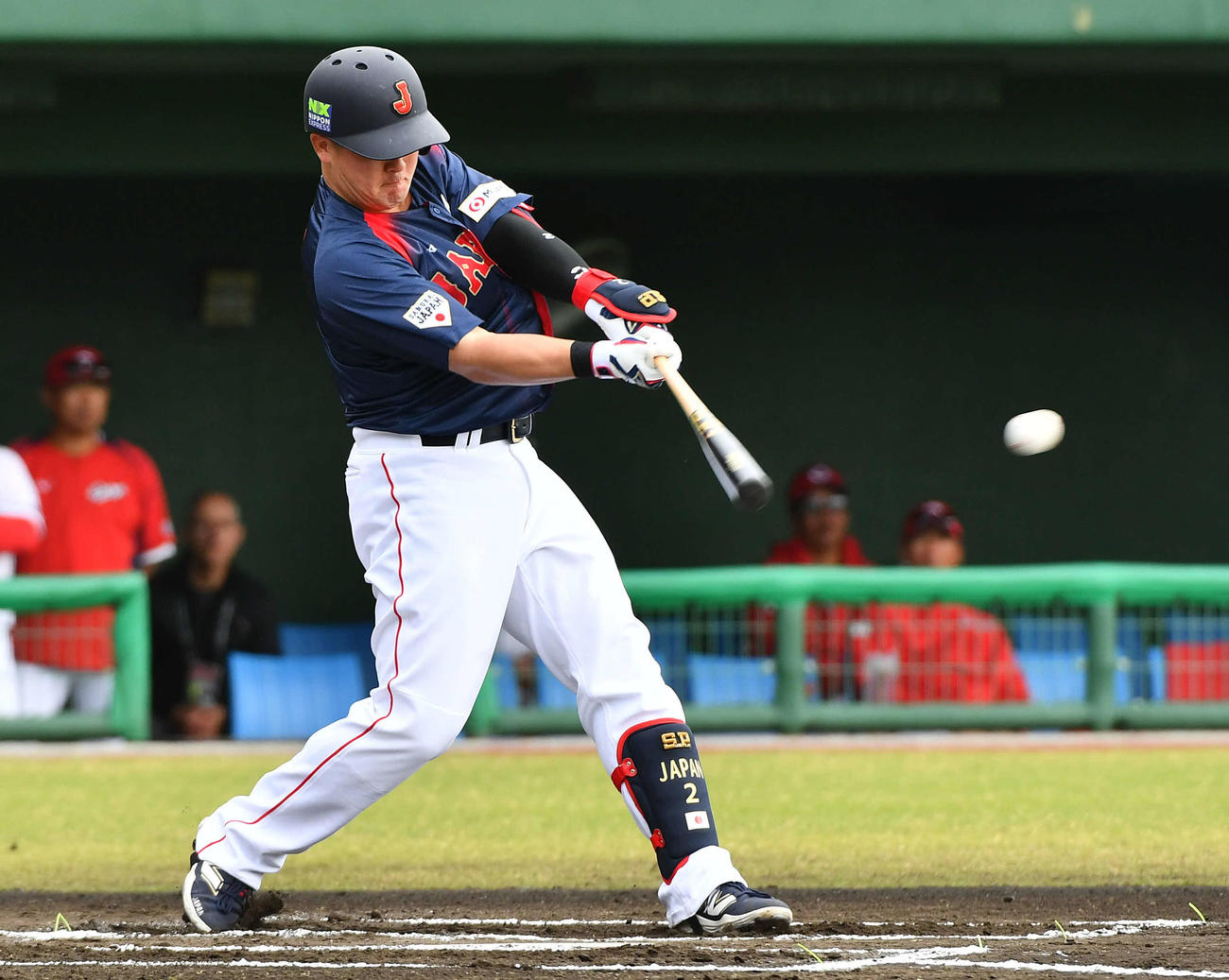 日本対広島　1回表日本無死二塁、牧は先制の左前適時打を放つ（撮影・岩下翔太）
