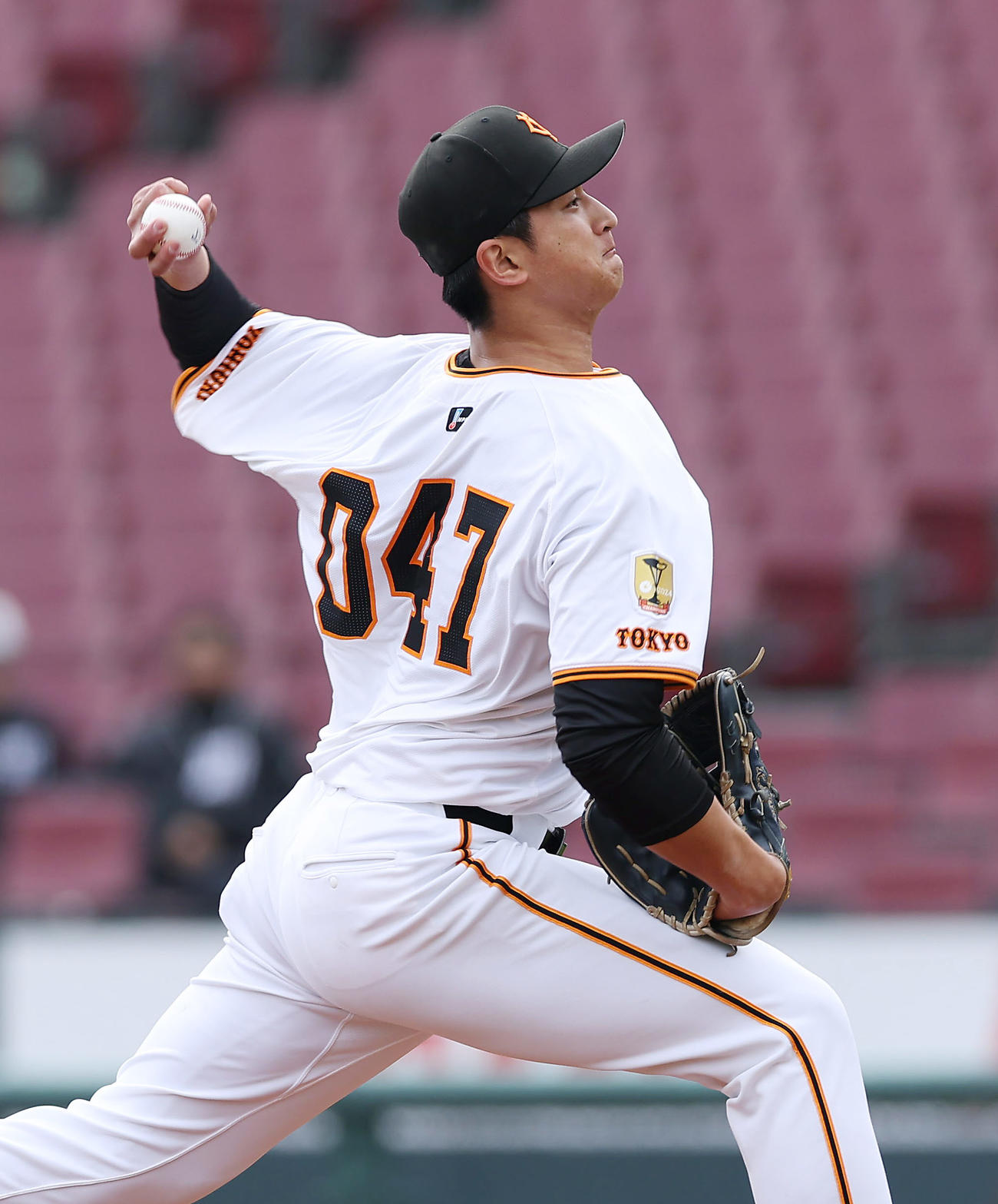 トライアウトで力投する巨人育成・鴨打（撮影・前田充）