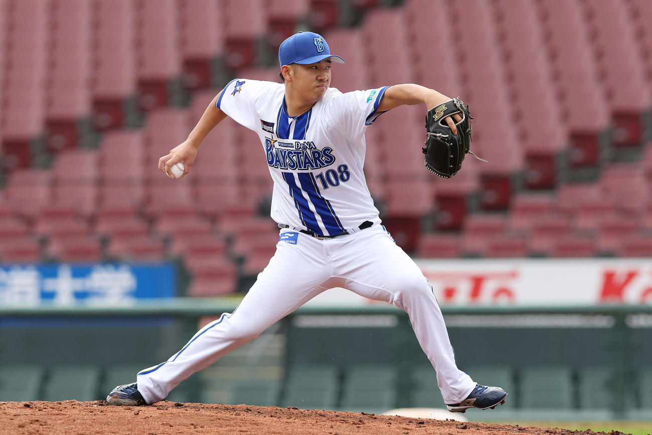 トライアウトで力投するDeNA育成・今野（撮影・前田充）
