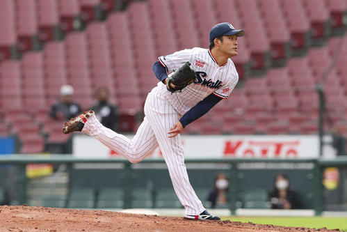 トライアウトで力投するヤクルト山本(撮影・前田充)