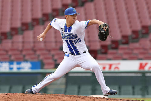 トライアウトで力投するDeNA育成・今野(撮影・前田充)