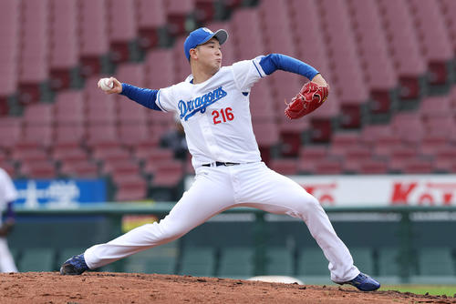 トライアウトで力投する中日育成・菊田(撮影・前田充)