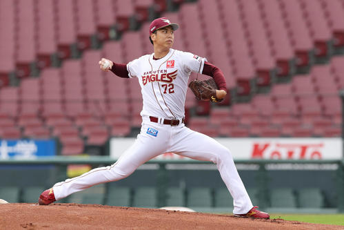 トライアウトで力投する楽天宮森(撮影・前田充)
