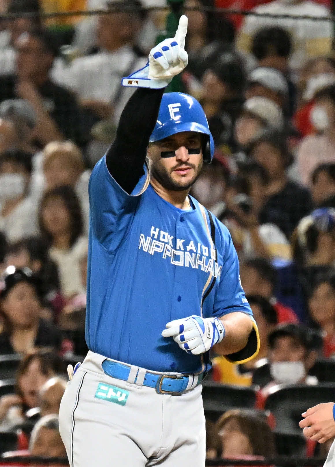 ソフトバンク対日本ハム　4回表日本ハム無死一塁、マルティネスは右前安打を放つ（2025年10月16日撮影）