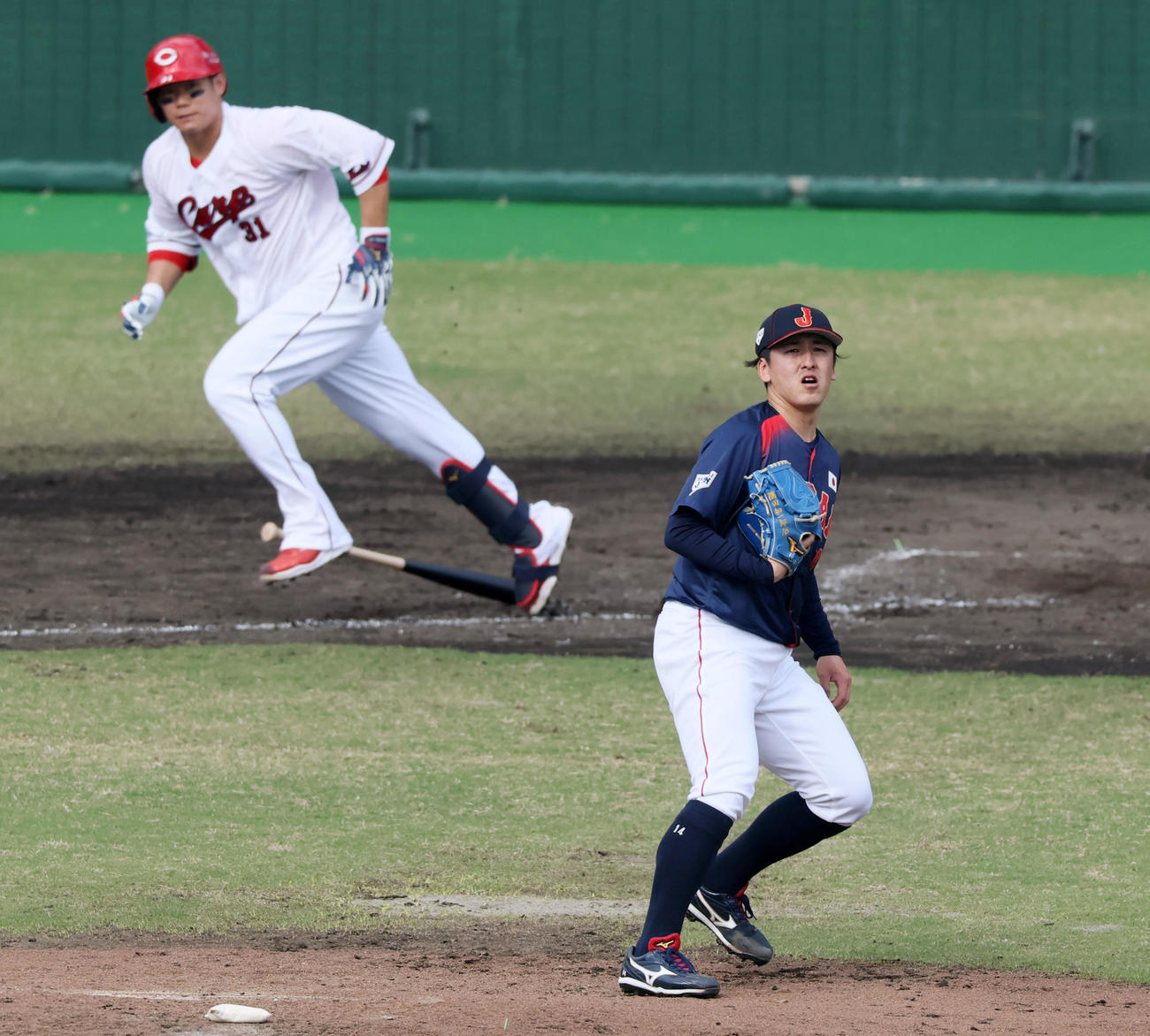 日本対広島　3回裏広島1死一、二塁、隅田は坂倉に左前適時打を打たれ失点する（撮影・加藤哉）