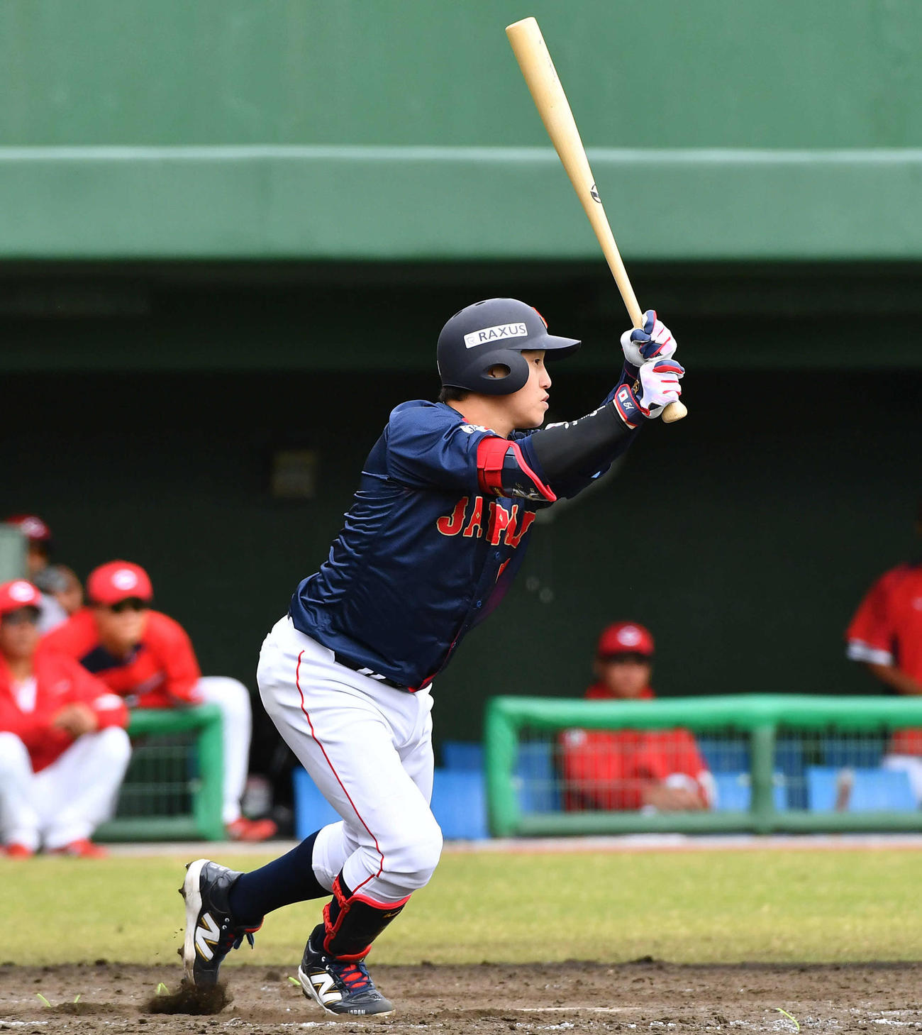 日本対広島　4回表日本2死満塁、小園は逆転の右前2点適時打を放つ（撮影・岩下翔太）