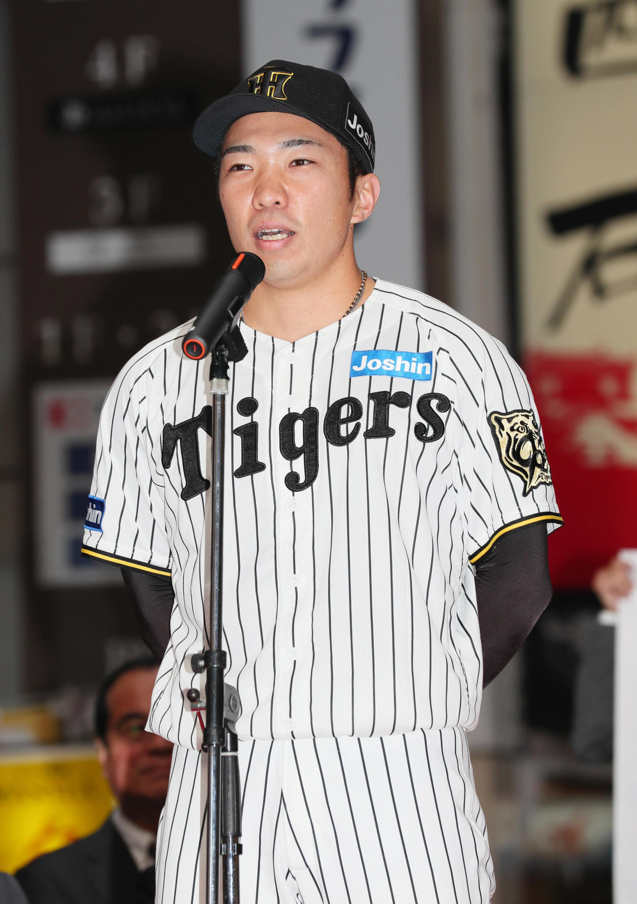 高知県スポーツ顕彰を受けあいさつする阪神石井（撮影・上山淳一）