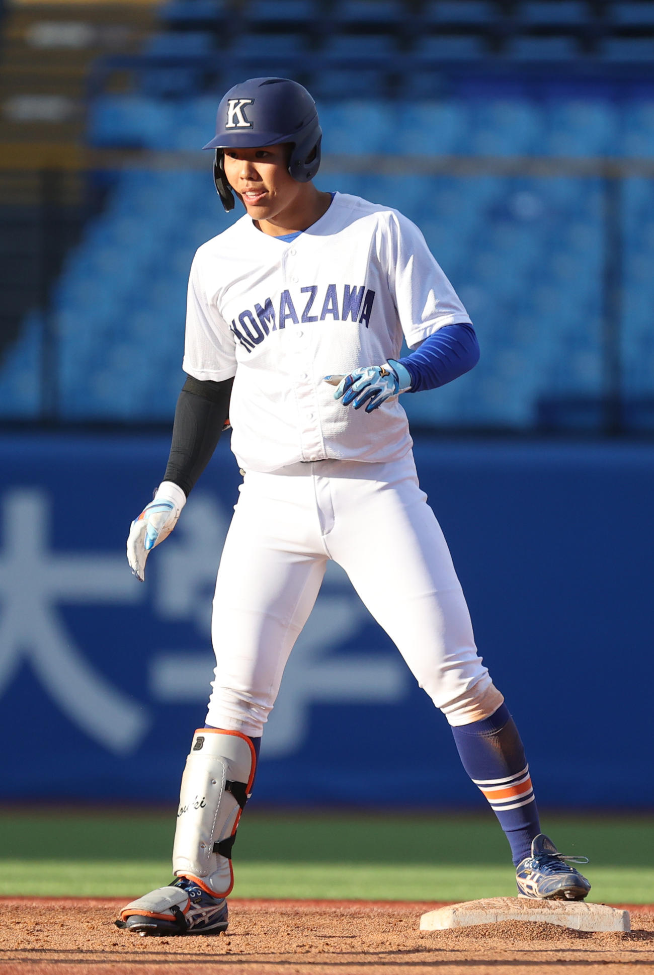 駒大対立正大　1回表駒大2死二塁、吉村は右中間に適時二塁打を放つ（撮影・柴田隆二）