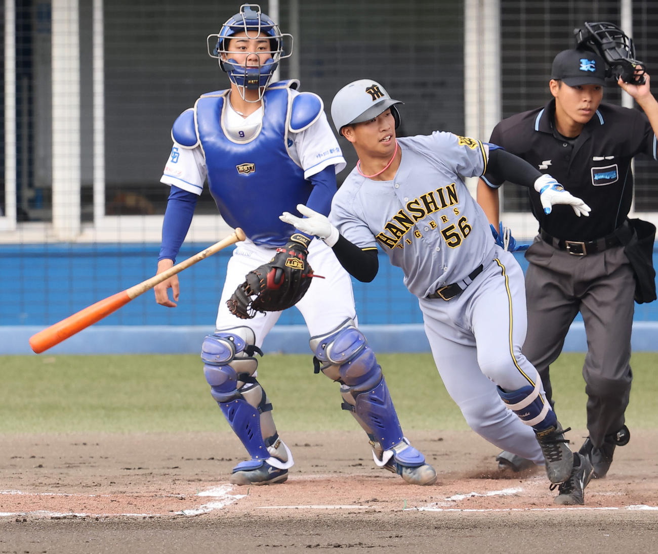 中日対阪神　2回表阪神1死一塁、百崎は二塁打を放つ（撮影・上田博志）