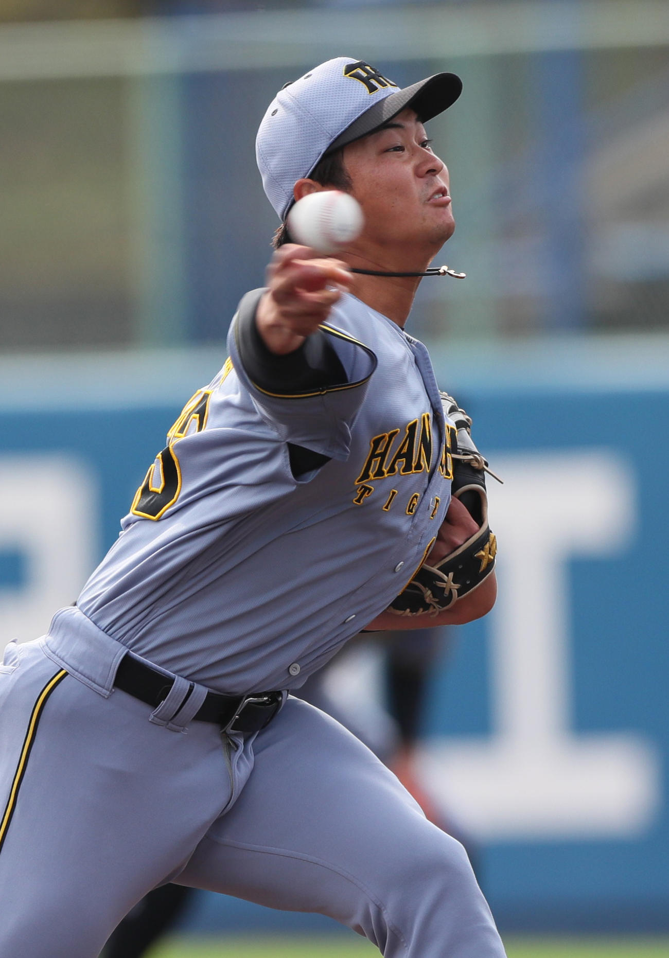 練習試合・中日対阪神　2回裏、力投する松原（撮影・上山淳一）