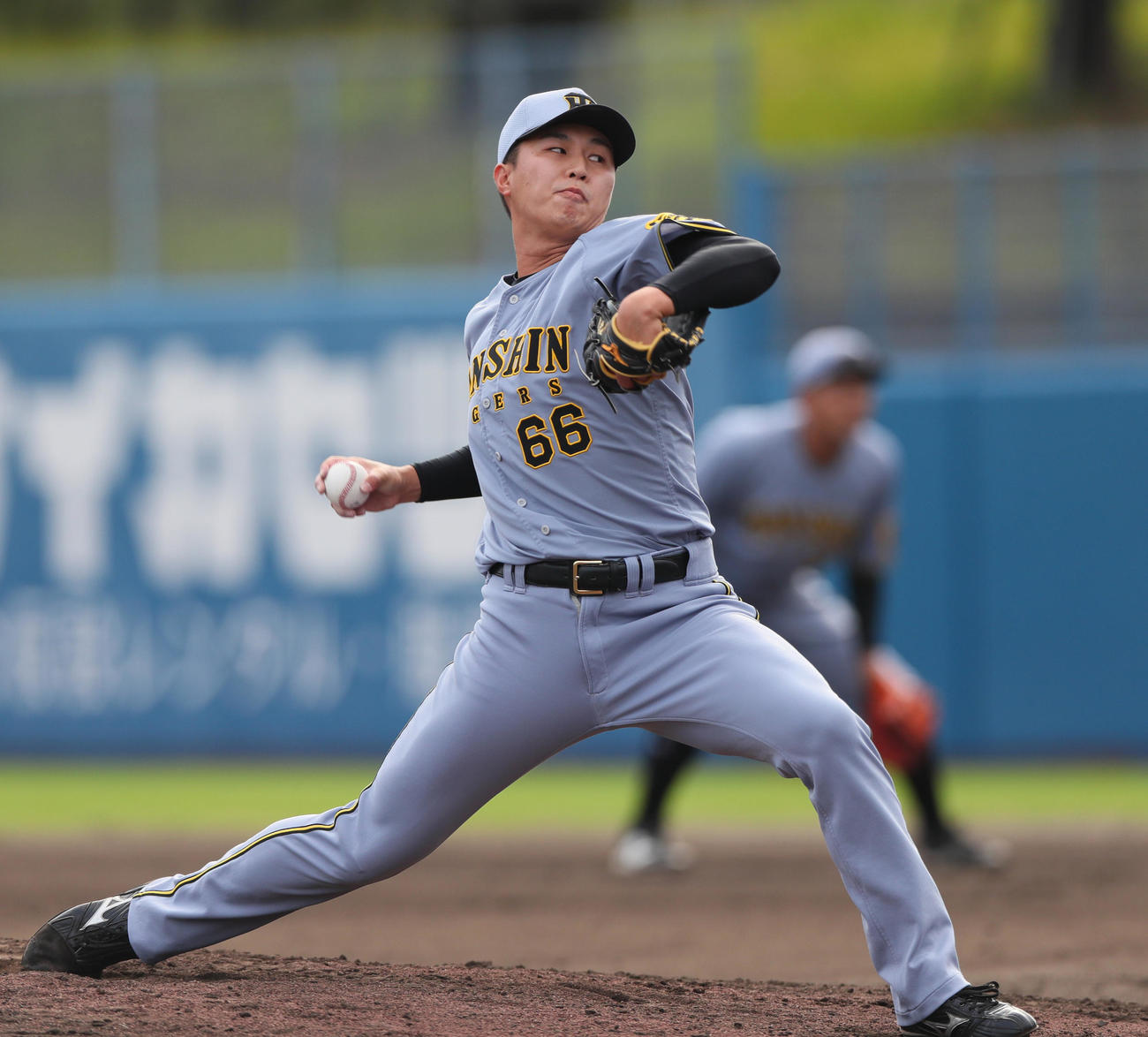 練習試合・中日対阪神　7回裏、力投する津田（撮影・上山淳一）