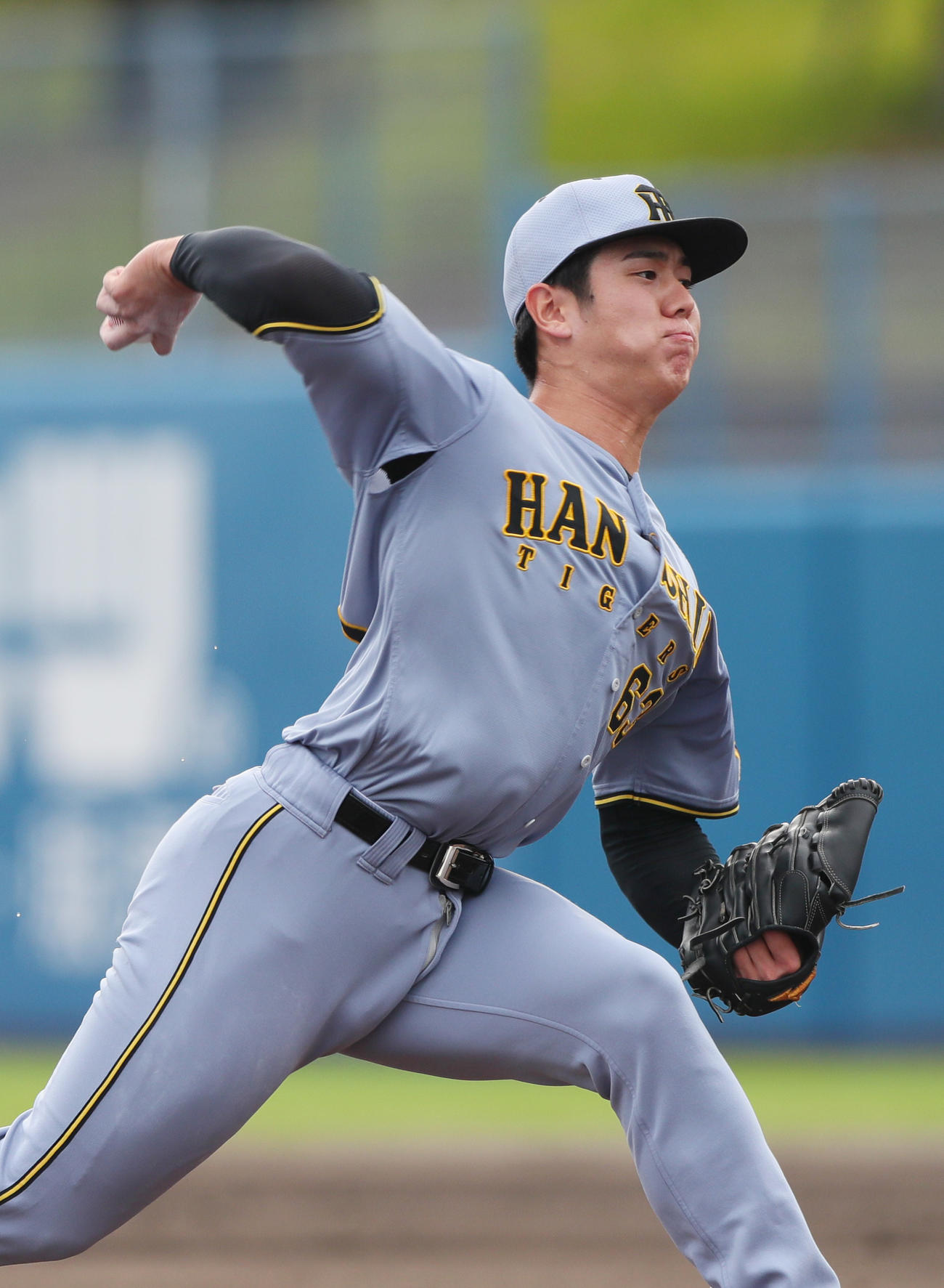 練習試合・中日対阪神　8回裏、力投する石黒（撮影・上山淳一）